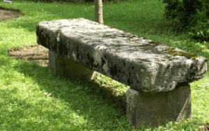 مقاعد حدائق حجرية بالرياض