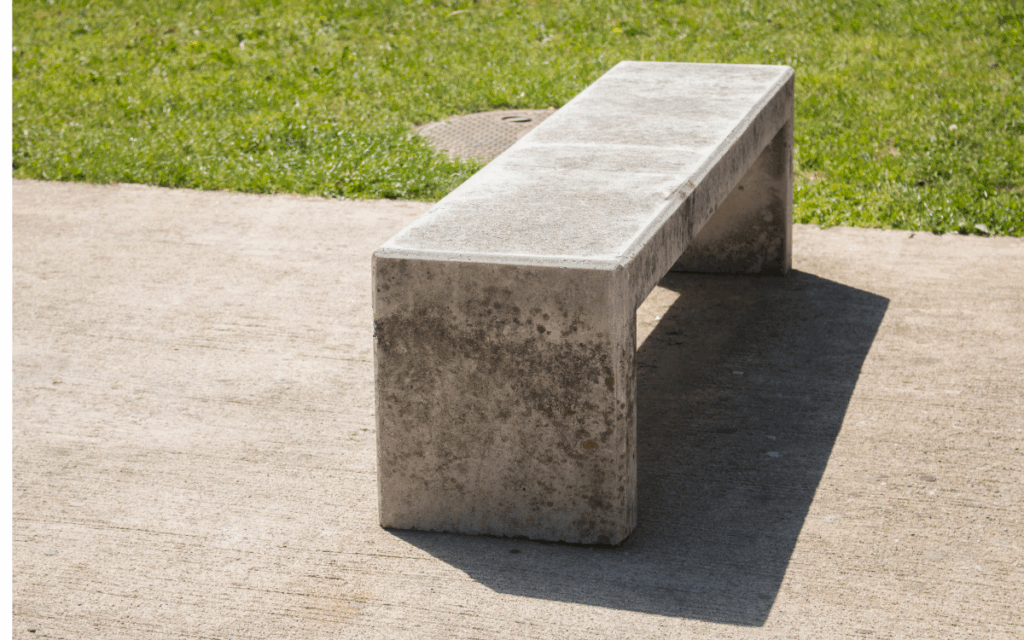 مقاعد حدائق حجرية بالرياض