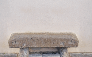 مقاعد حدائق حجرية بالرياض