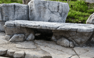 مقاعد حدائق حجرية بالرياض